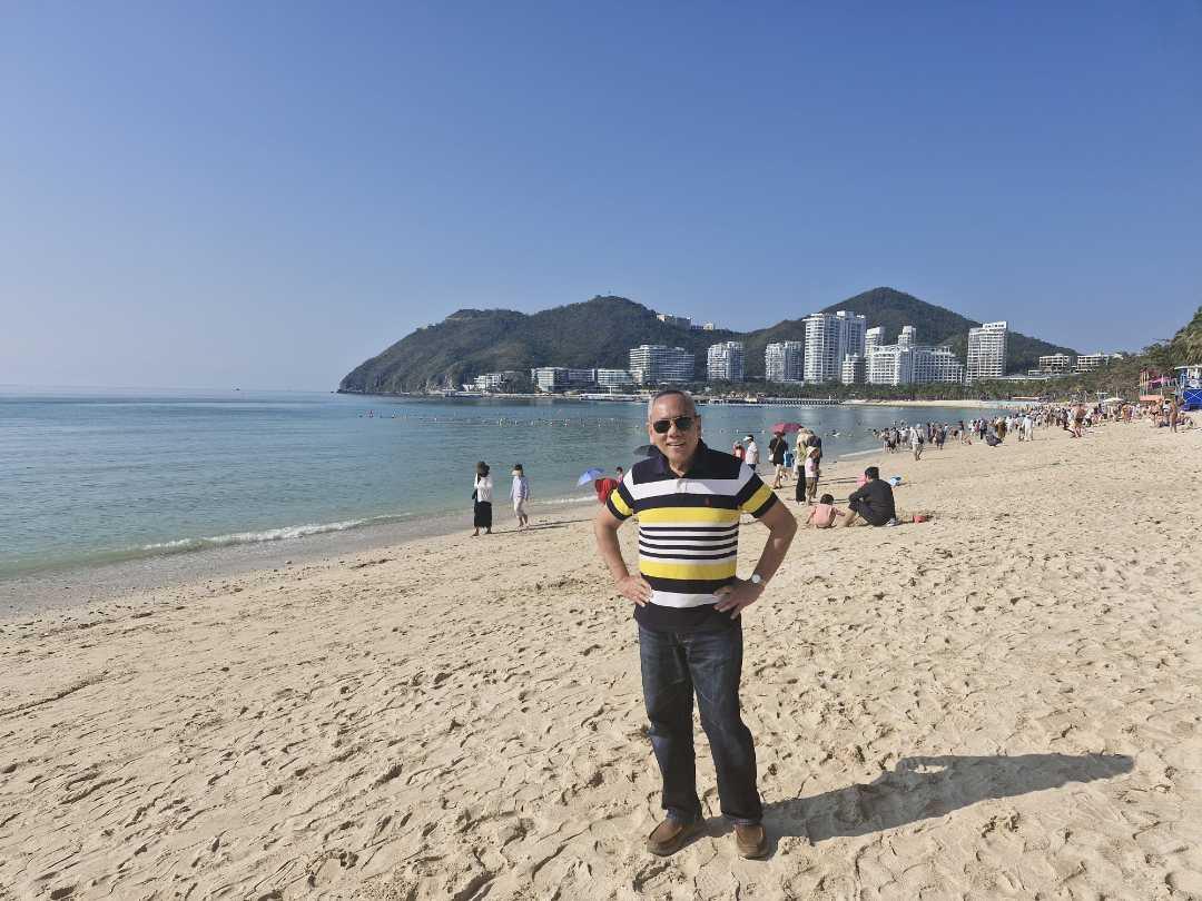  Liburan di Sanya Hainan: Pantai Bersih, Kota Tertata, dan Motor Listrik di Zebra Cross