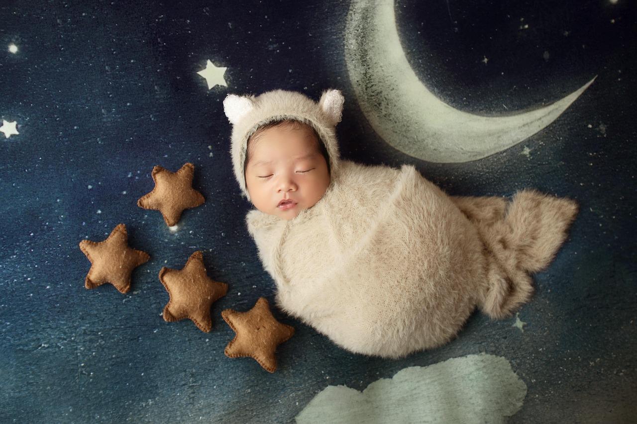  Mom Perlu Pahami Pola Tidur Bayi Baru Lahir hingga Usia 1 Tahun, Biar Enggak Panik!