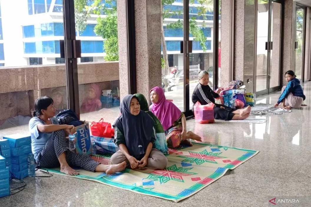  Banjir Belum Surut, 1.349 Warga Jakarta Mengungsi ke Masjid hingga Pos RW