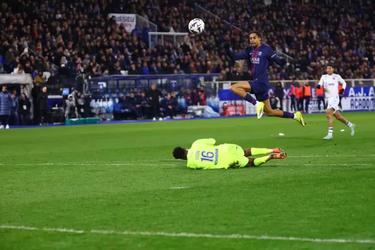  Gol Tunggal Barcola Antar PSG ke Puncak Klasemen Liga Prancis