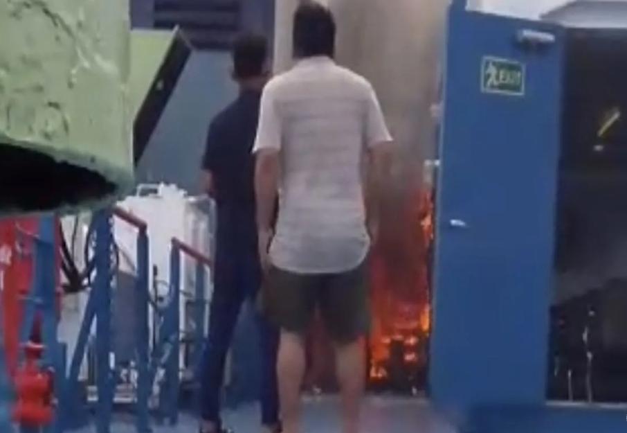  Kebakaran KMP Amarisa di Selat Sunda, Penumpang Sempat Panik Gunakan Pelampung