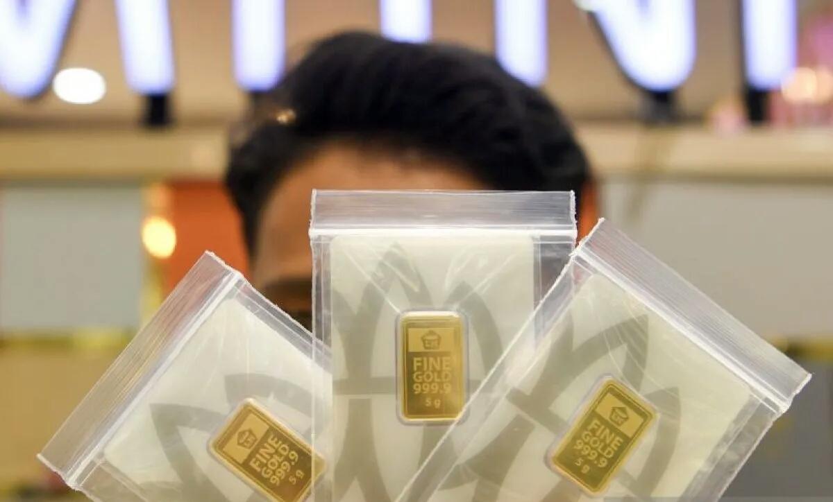  Harga Emas Antam Naik Rp30.000 per Gram, Buyback Juga Menguat