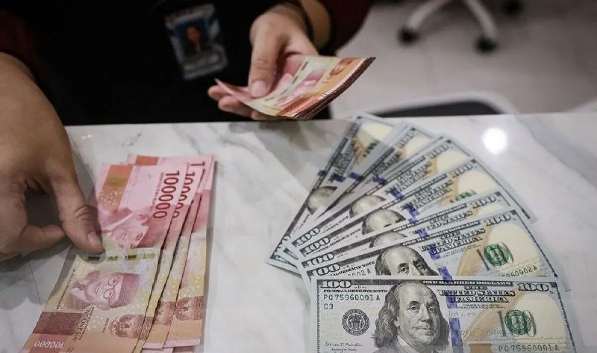  Rupiah Dibuka Melemah ke Rp16.763 per Dolar AS, Pasar Tunggu Data Ekonomi