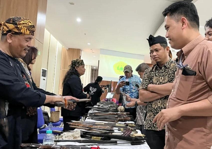  300 Golok Kuno Dipamerkan di Bogor, Ada dari Abad 800 Masehi